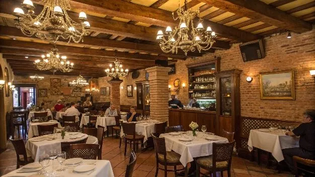 italy-to-florida-le-sorelle-restaurant-ambiance
